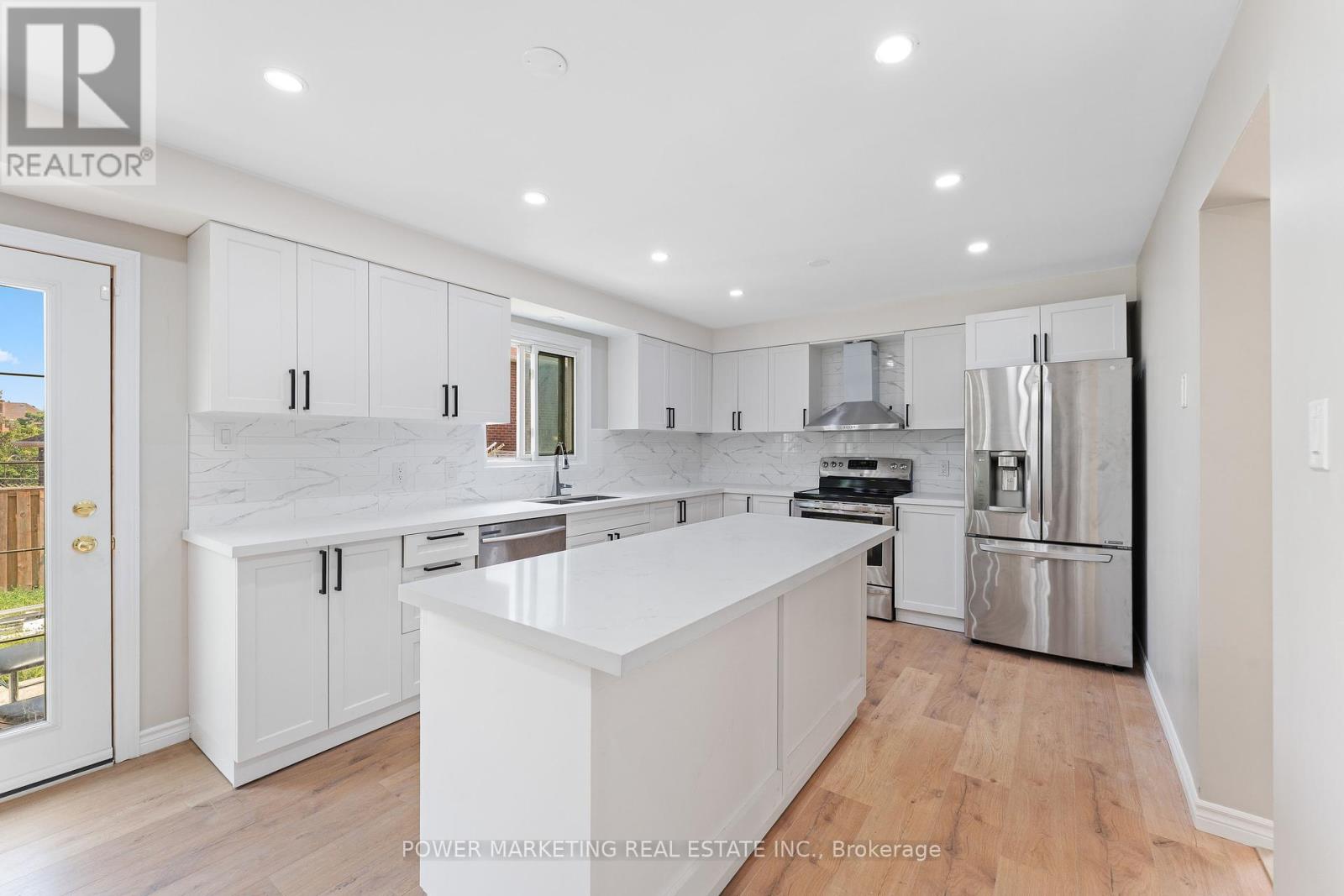 Photo 15 of 3 Newbury Crescent, Brampton ON