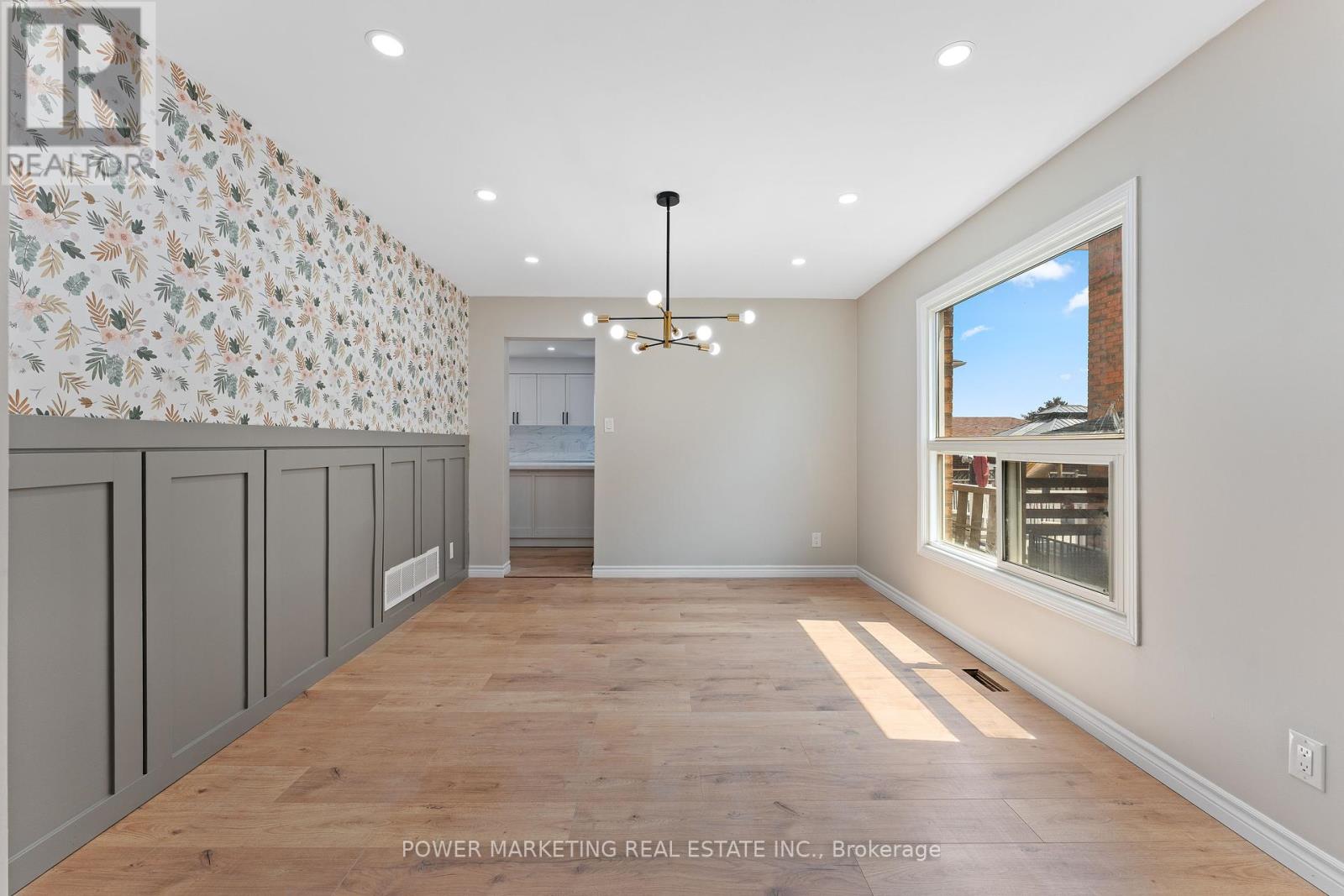 Photo 16 of 3 Newbury Crescent, Brampton ON