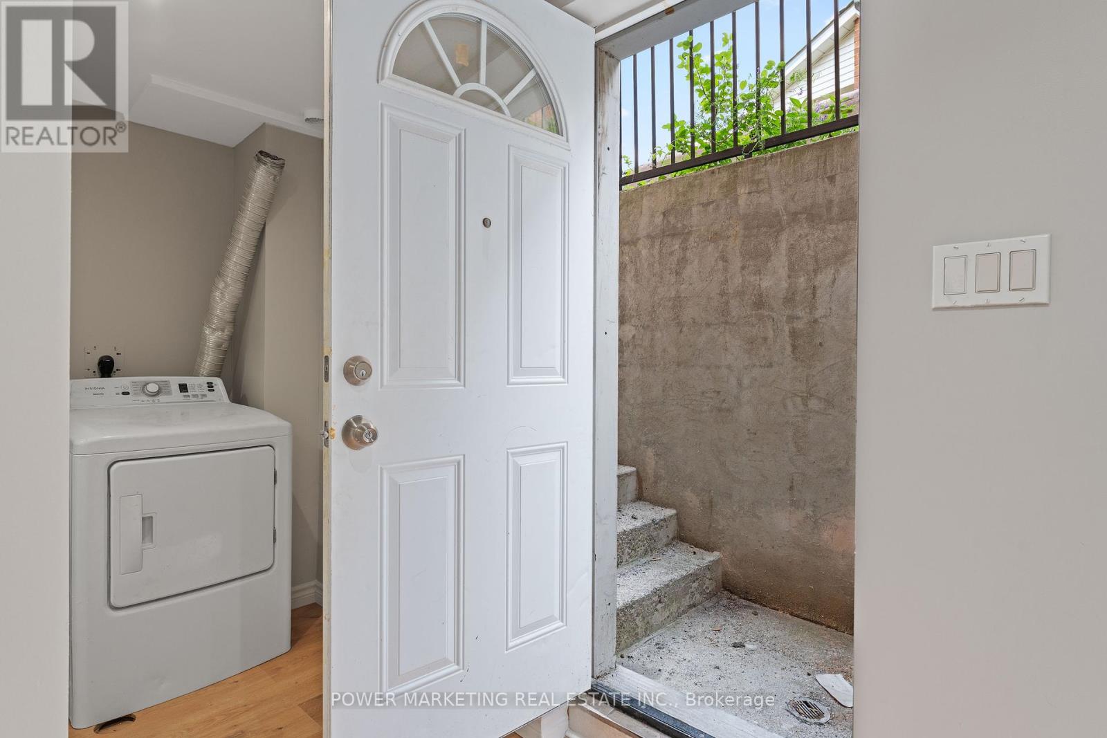 Photo 28 of 3 Newbury Crescent, Brampton ON