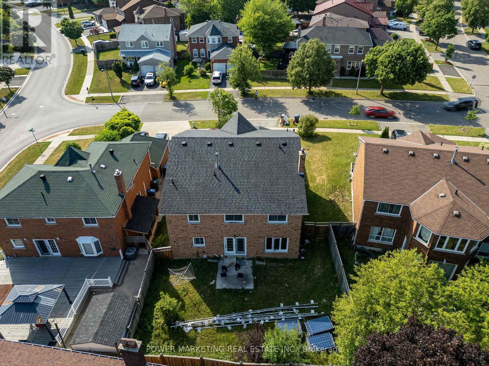 Photo 38 of 3 Newbury Crescent, Brampton ON