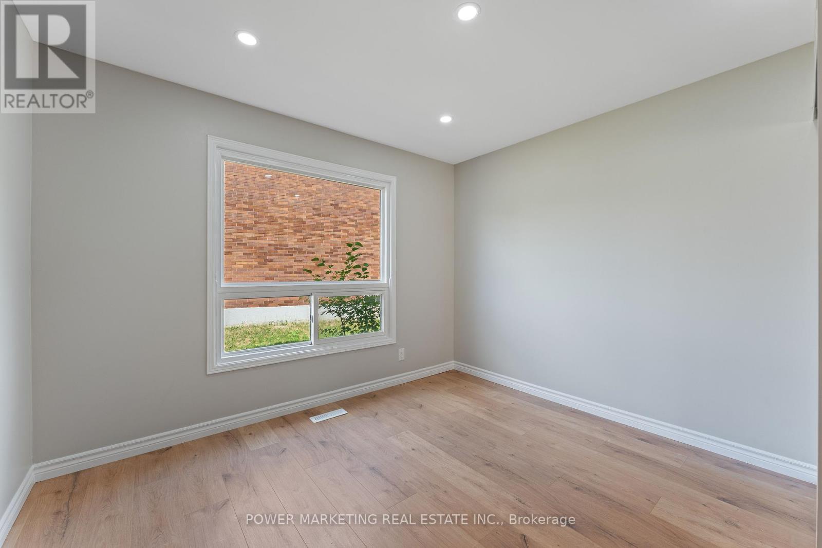 Photo 7 of 3 Newbury Crescent, Brampton ON