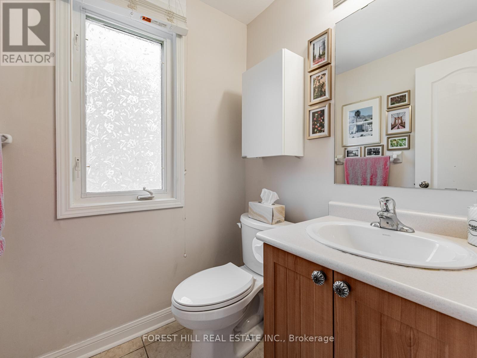 Photo 11 of Th 3 68 Carr Street, Toronto ON