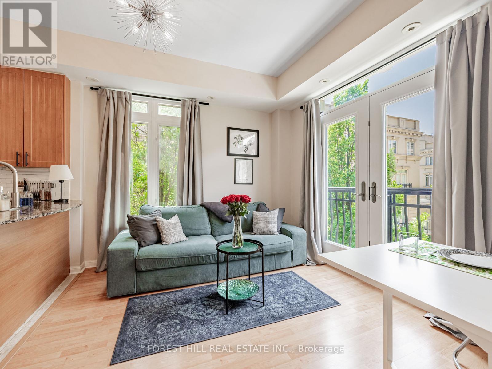 Photo 4 of Th 3 68 Carr Street, Toronto ON