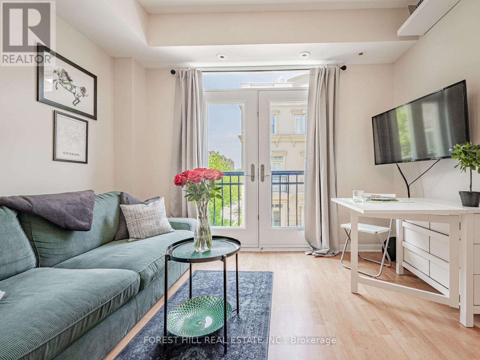 Photo 5 of Th 3 68 Carr Street, Toronto ON