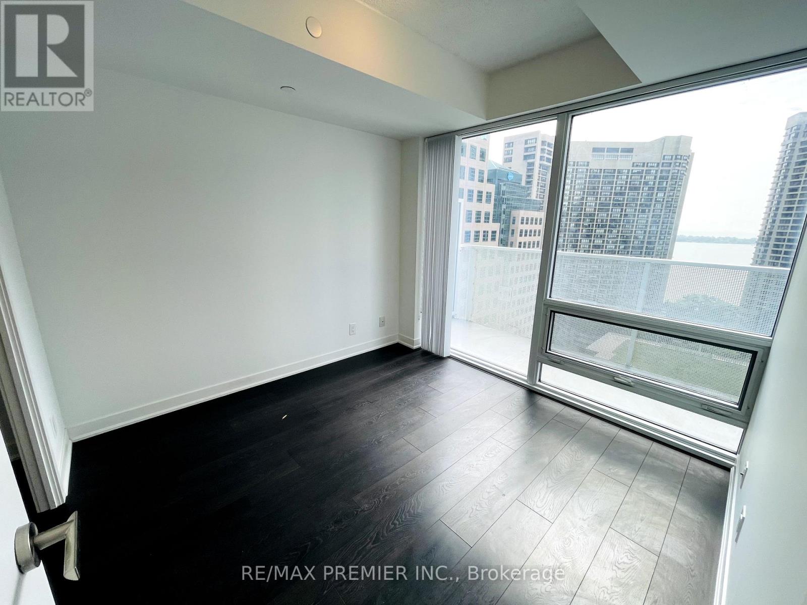Photo 11 of 2008 88 Harbour Street, Toronto ON