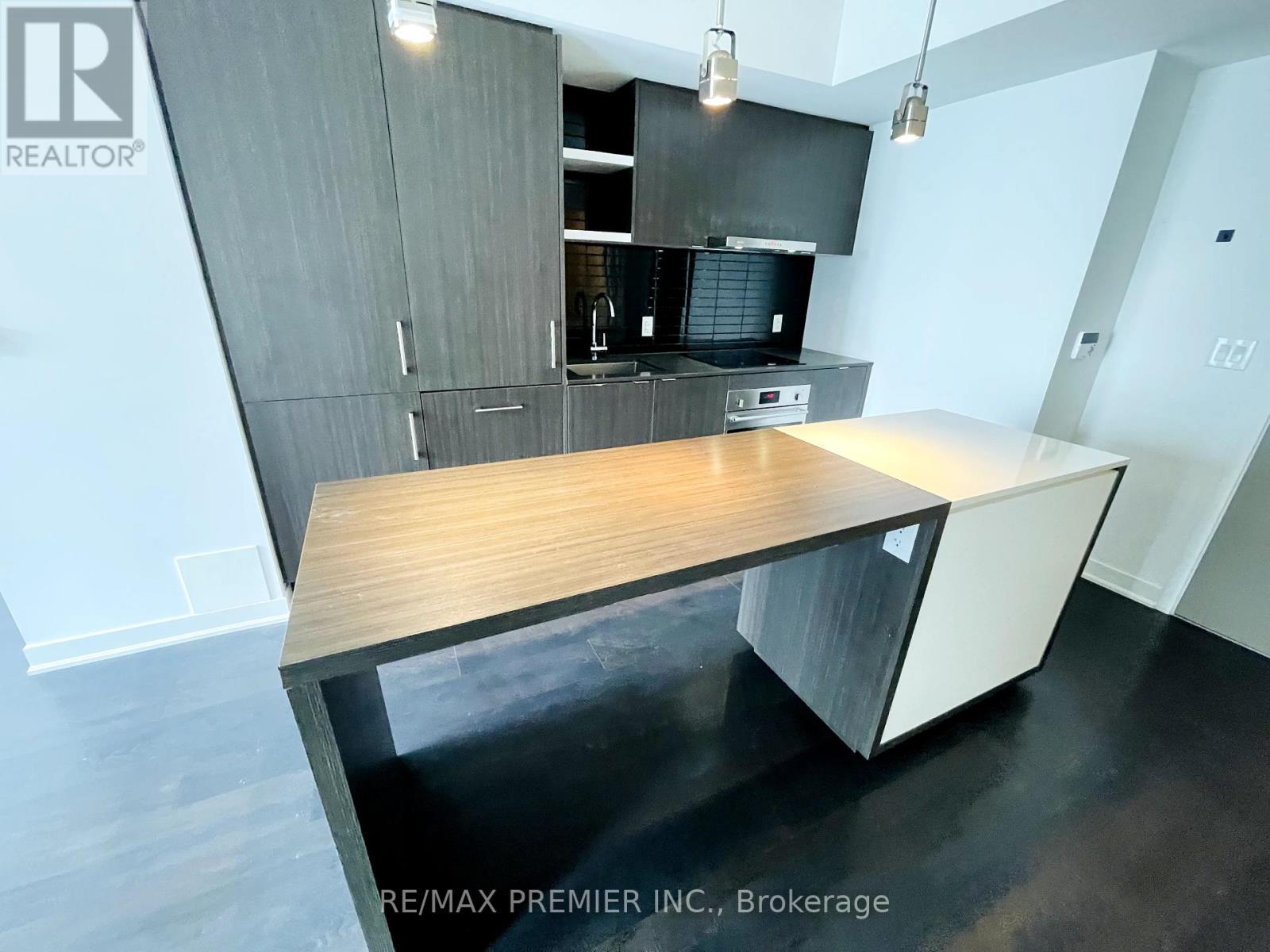 Photo 16 of 2008 88 Harbour Street, Toronto ON