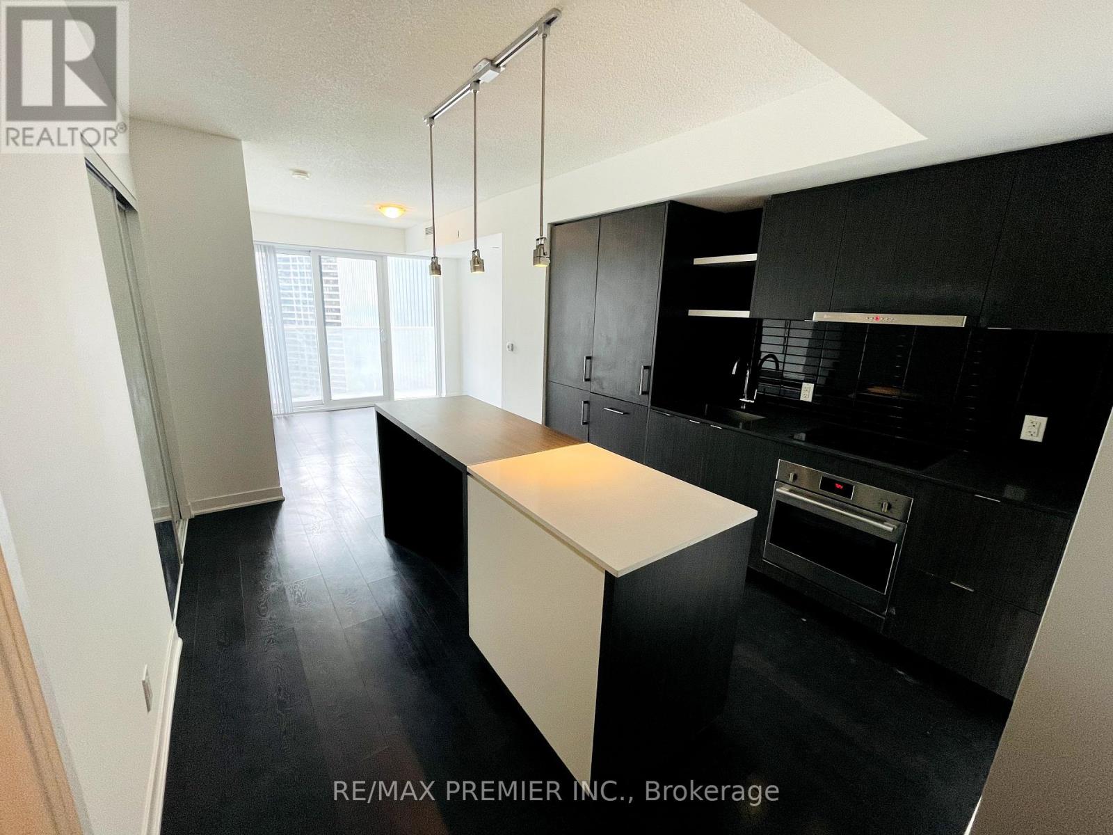 Photo 2 of 2008 88 Harbour Street, Toronto ON