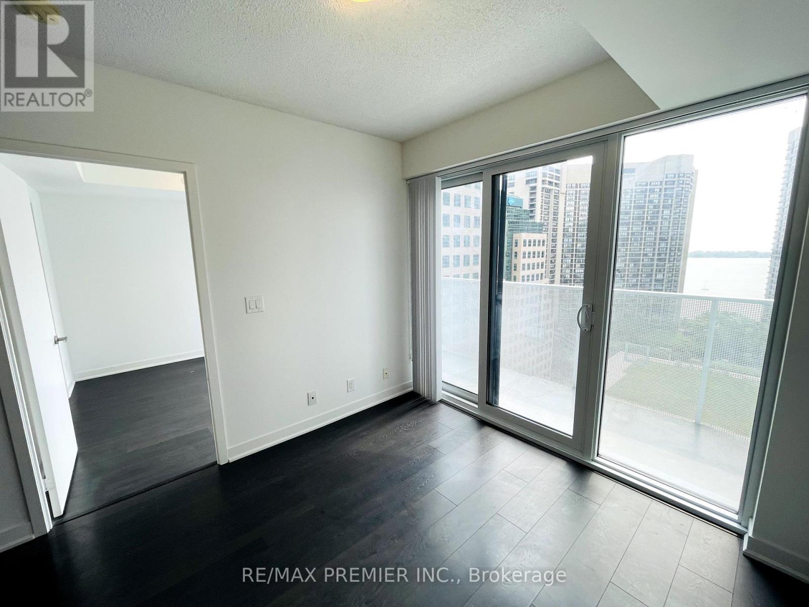 Photo 8 of 2008 88 Harbour Street, Toronto ON