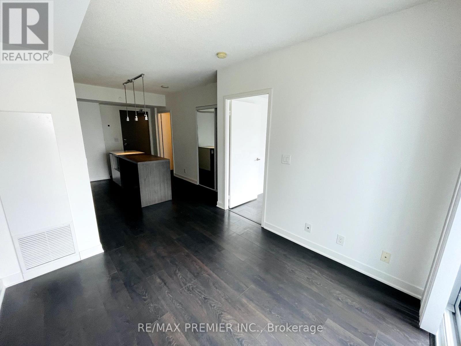 Photo 9 of 2008 88 Harbour Street, Toronto ON