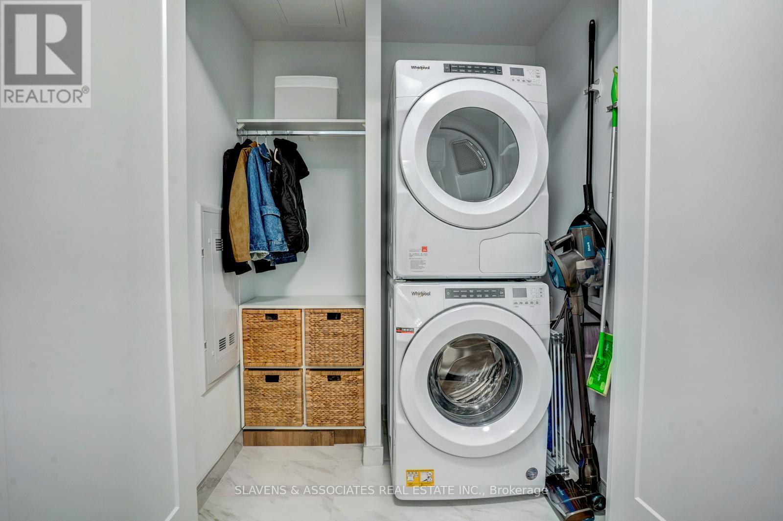 Photo 4 of 428 280 Howland Avenue, Toronto ON