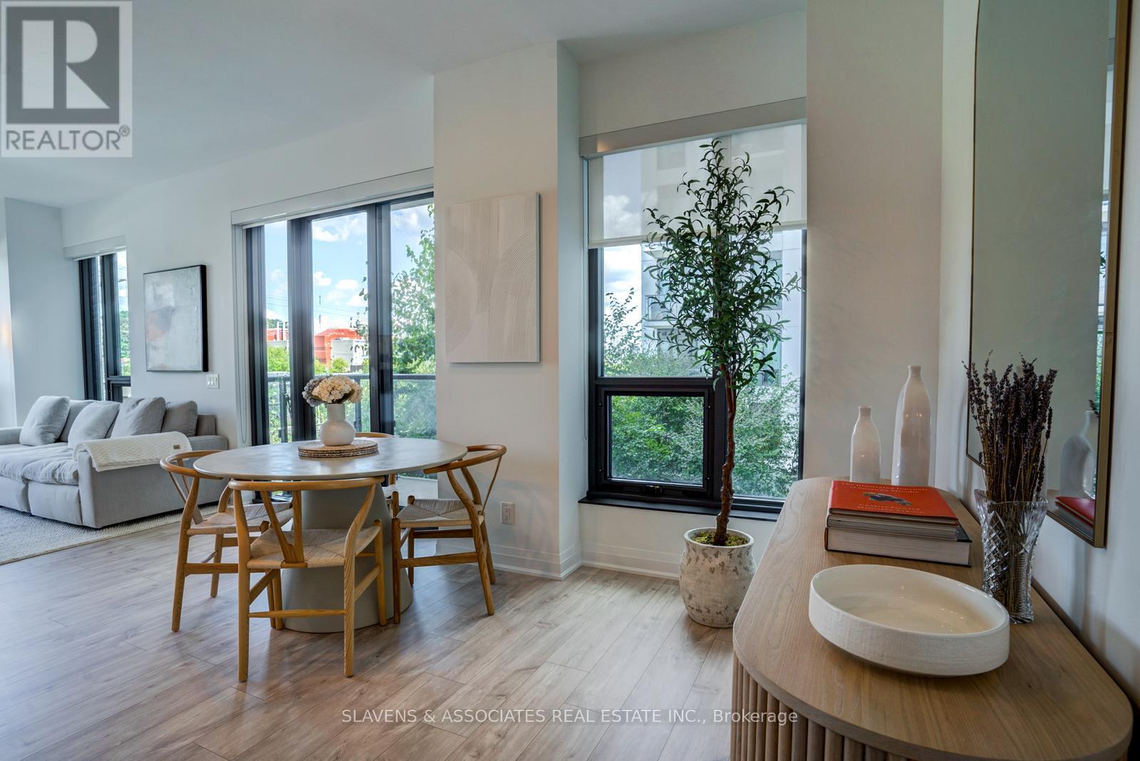 Photo 5 of 428 280 Howland Avenue, Toronto ON