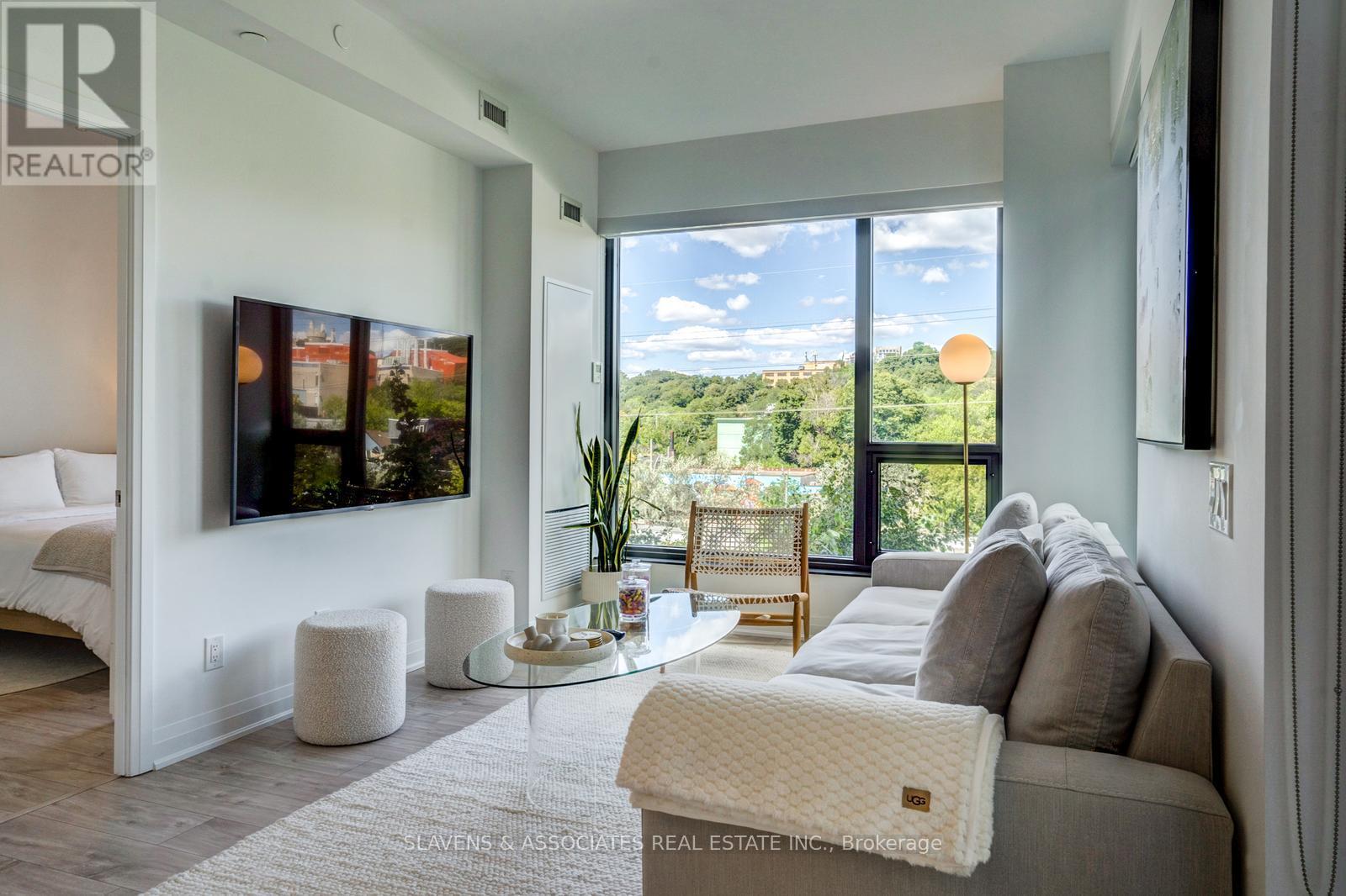 Photo 7 of 428 280 Howland Avenue, Toronto ON