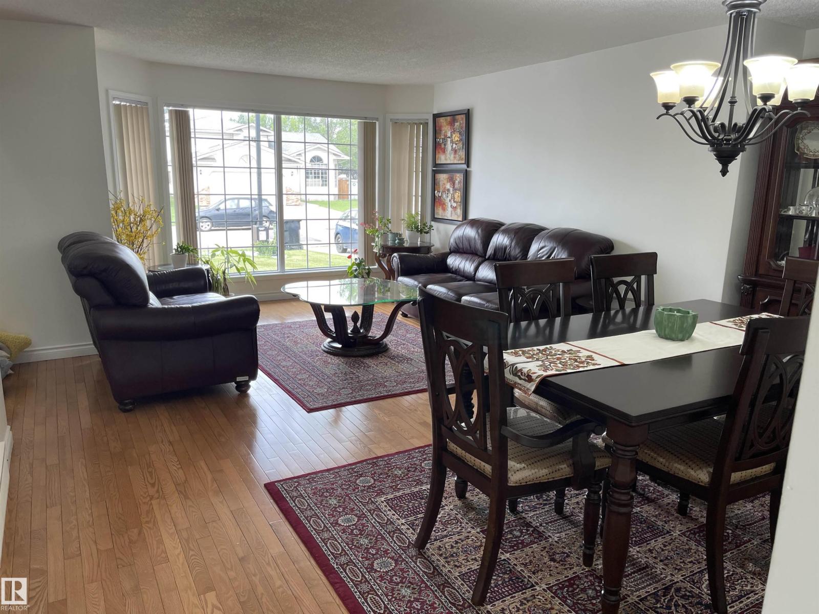 Photo 7 of 3155 36 Av Nw, Edmonton AB