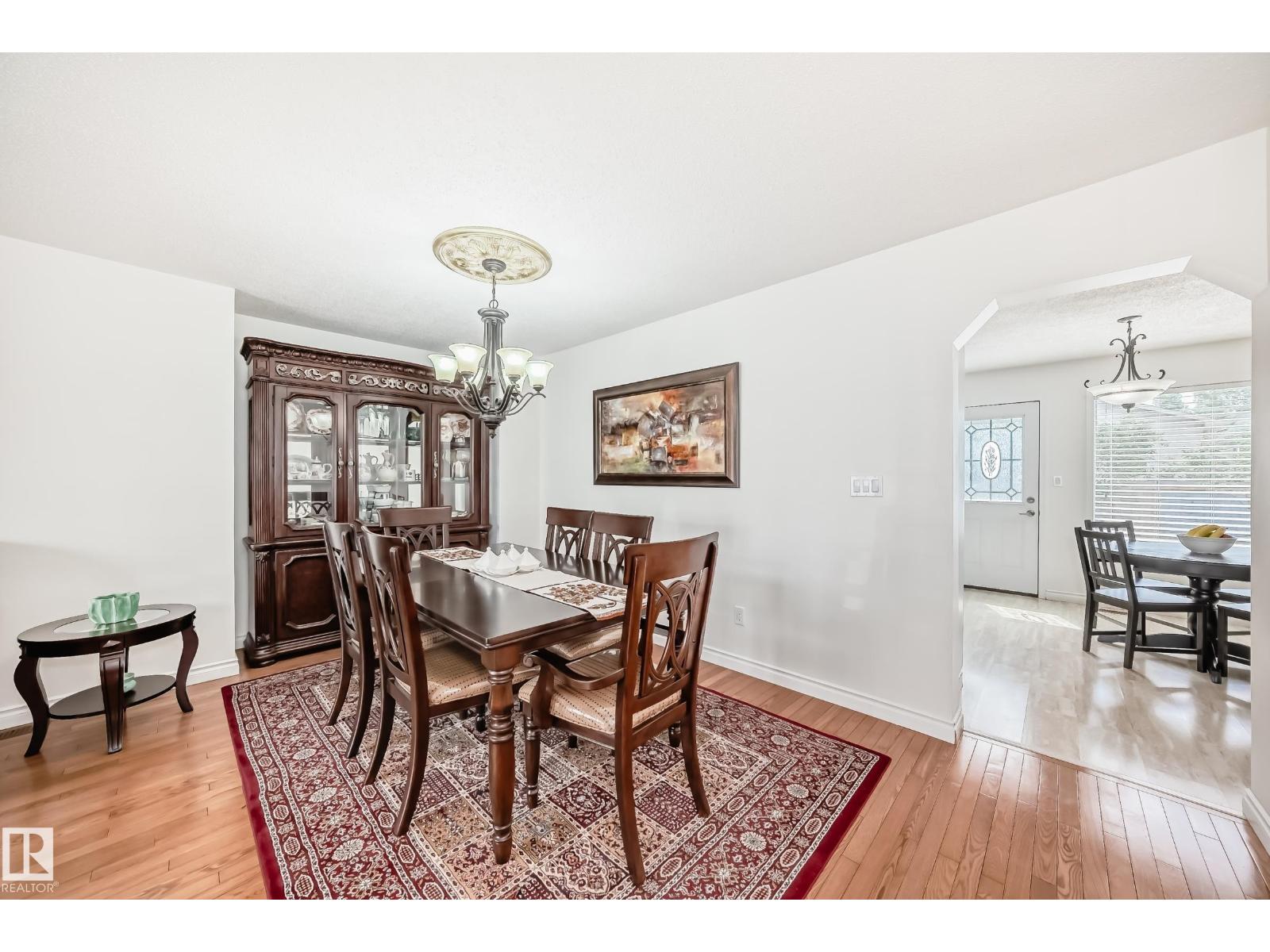 Photo 8 of 3155 36 Av Nw, Edmonton AB