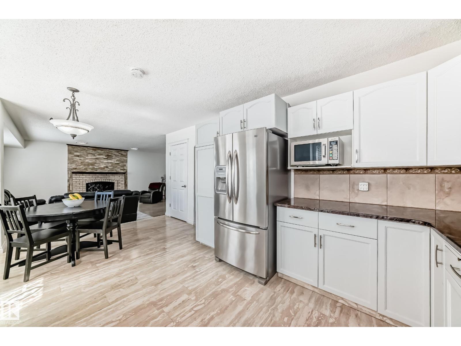 Photo 12 of 3155 36 Av Nw, Edmonton AB