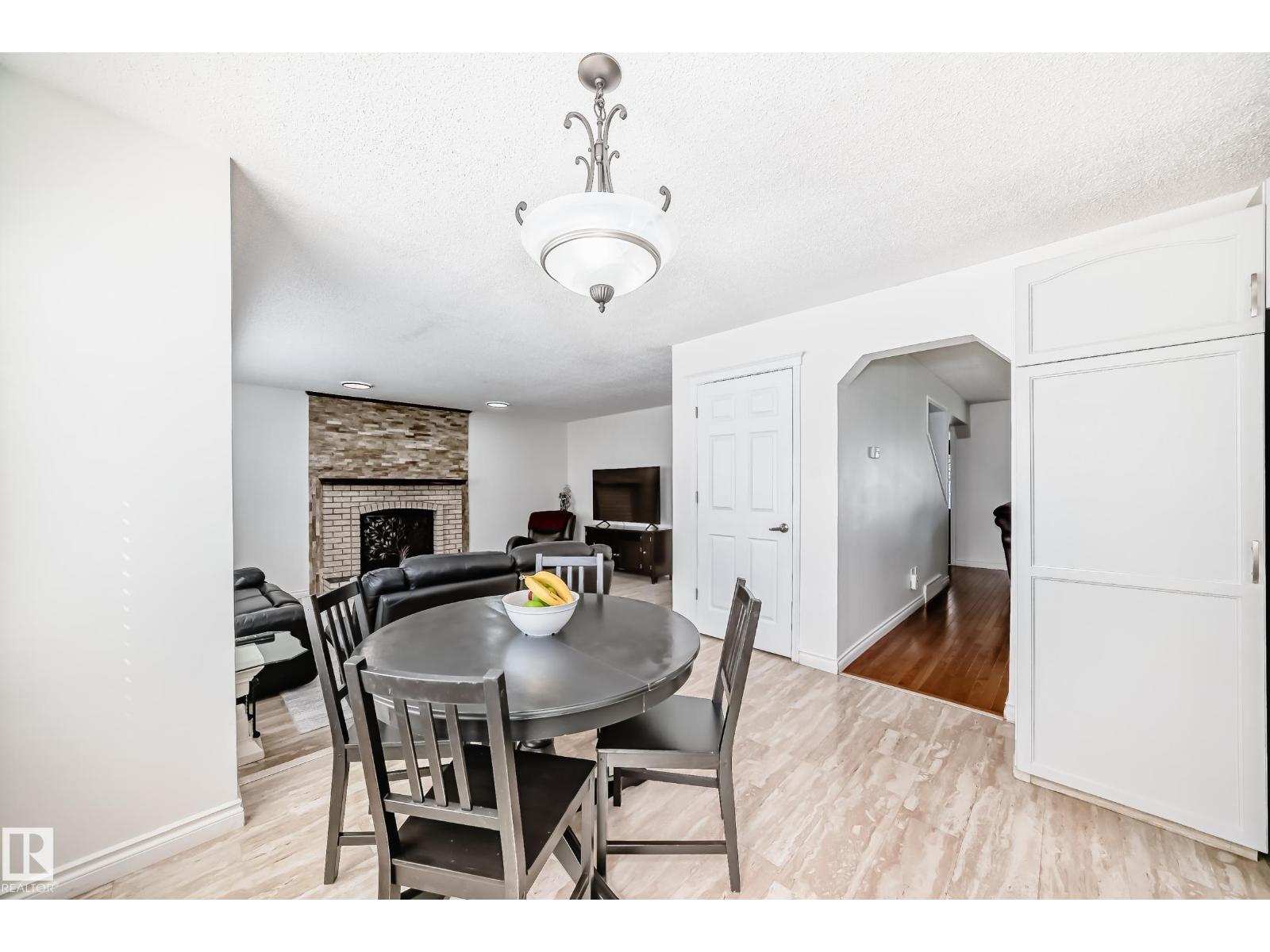 Photo 13 of 3155 36 Av Nw, Edmonton AB