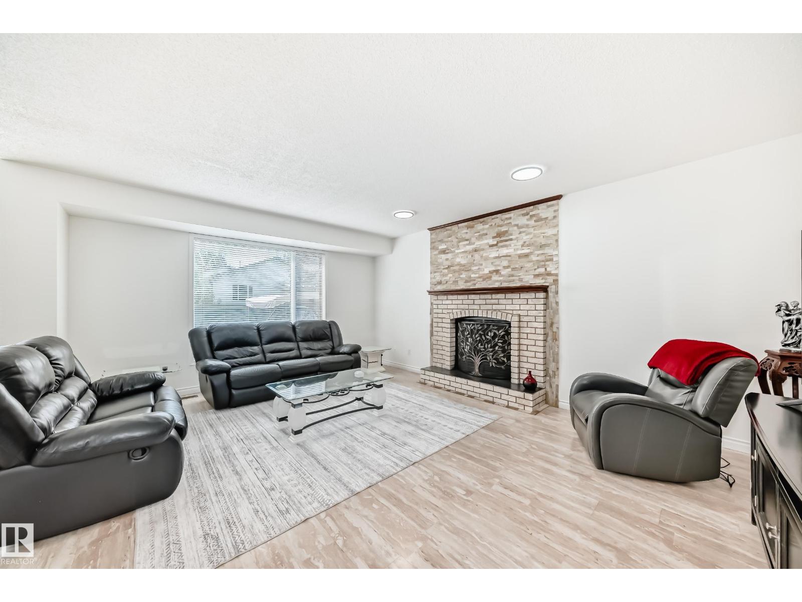 Photo 14 of 3155 36 Av Nw, Edmonton AB