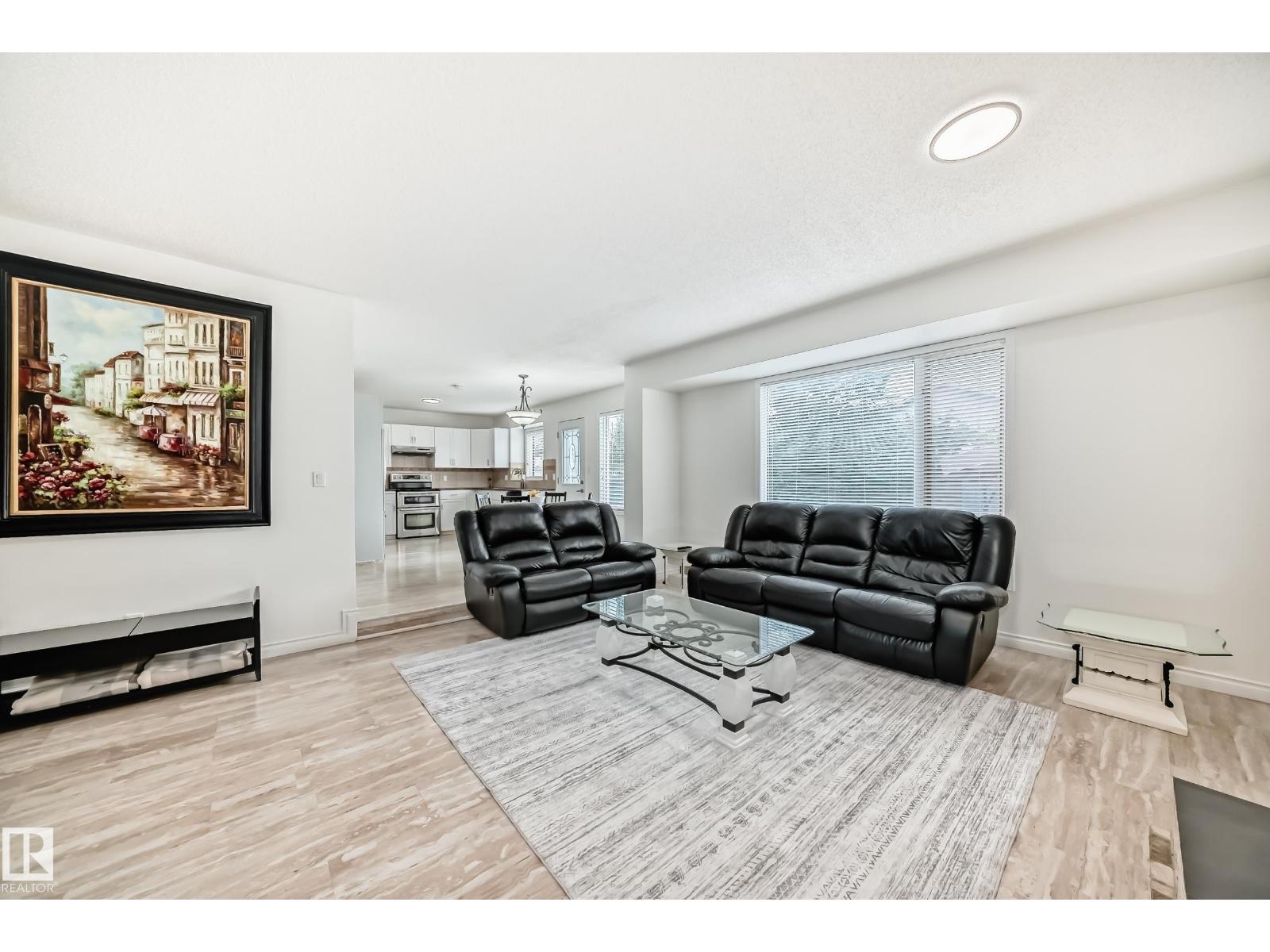 Photo 17 of 3155 36 Av Nw, Edmonton AB
