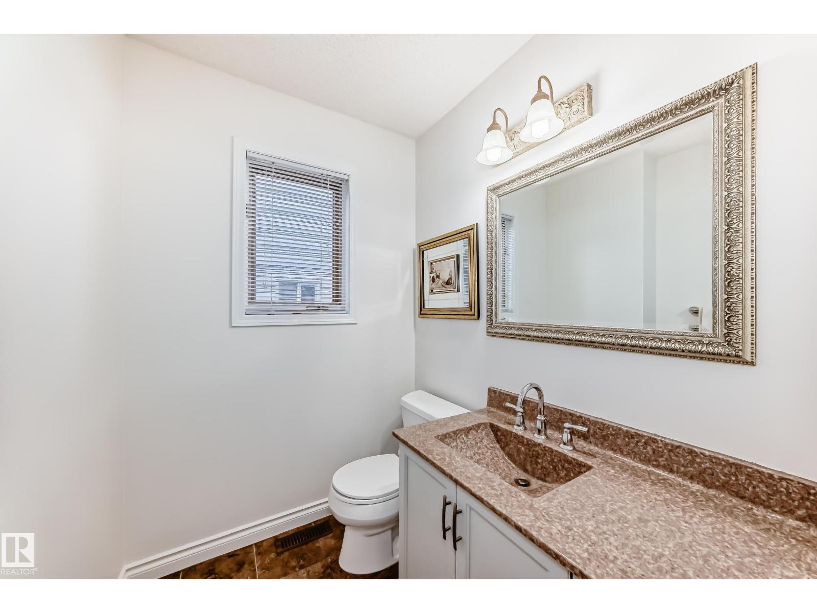 Photo 18 of 3155 36 Av Nw, Edmonton AB
