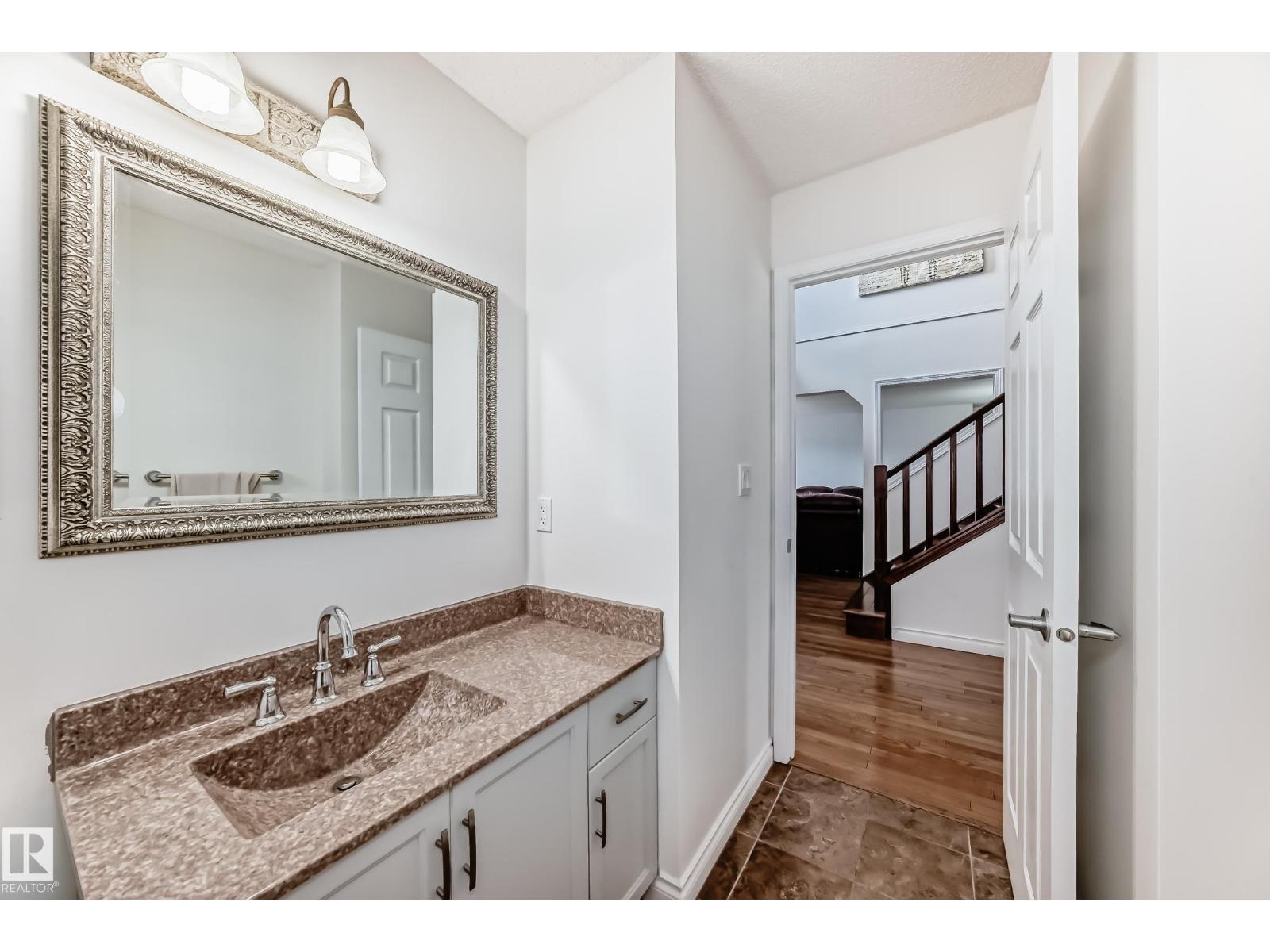 Photo 19 of 3155 36 Av Nw, Edmonton AB