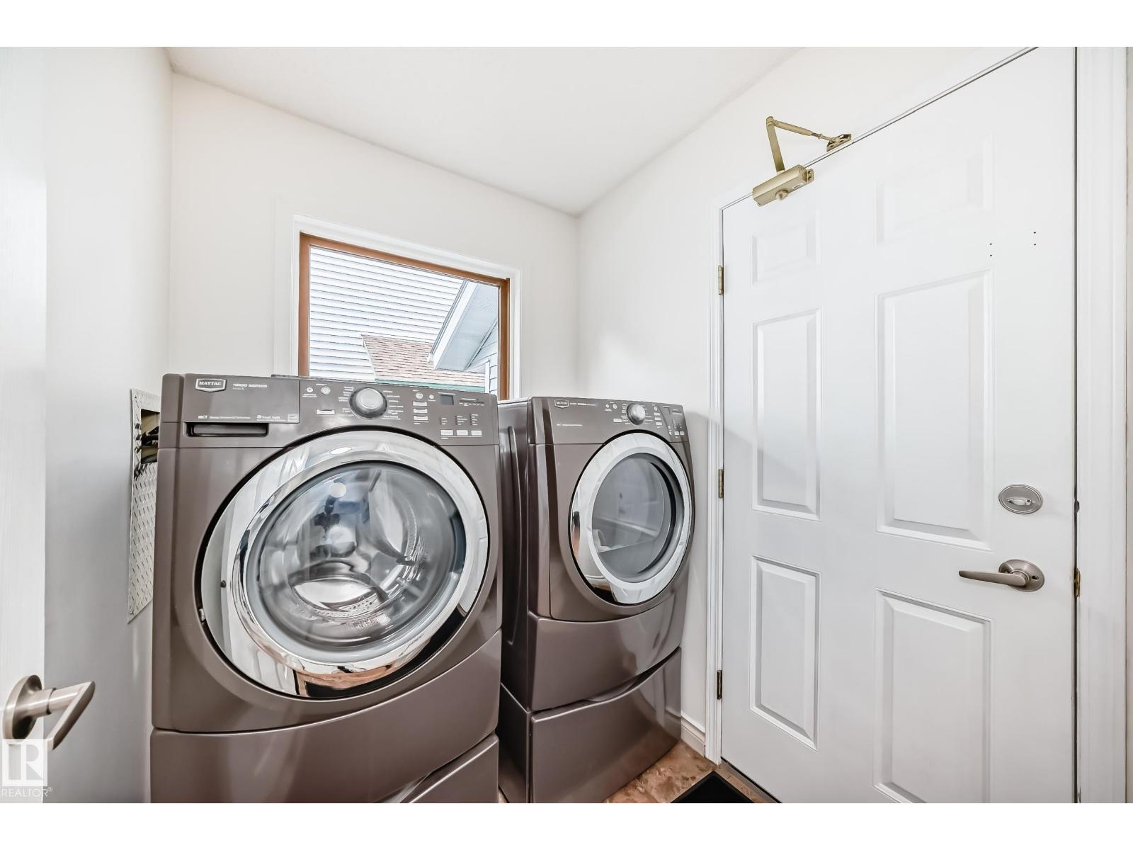 Photo 20 of 3155 36 Av Nw, Edmonton AB