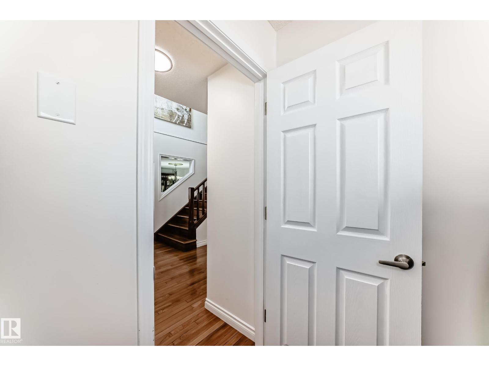 Photo 22 of 3155 36 Av Nw, Edmonton AB