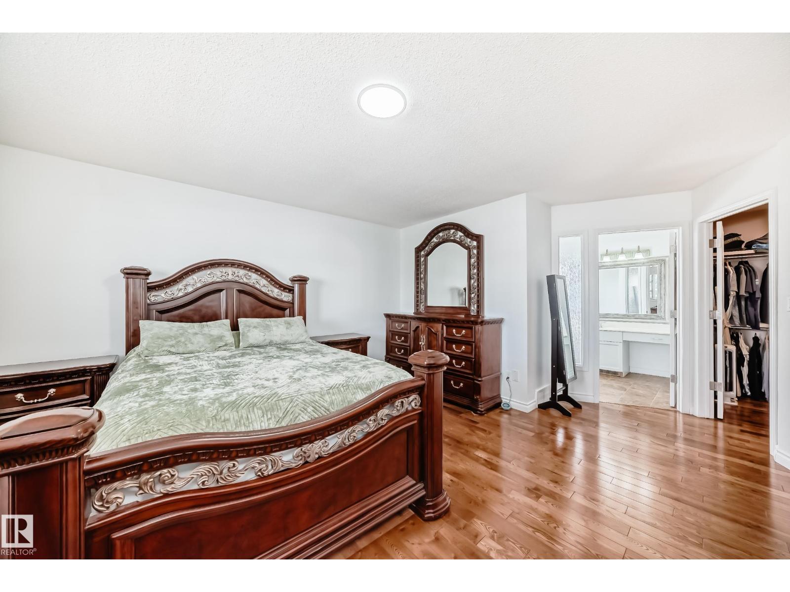 Photo 29 of 3155 36 Av Nw, Edmonton AB