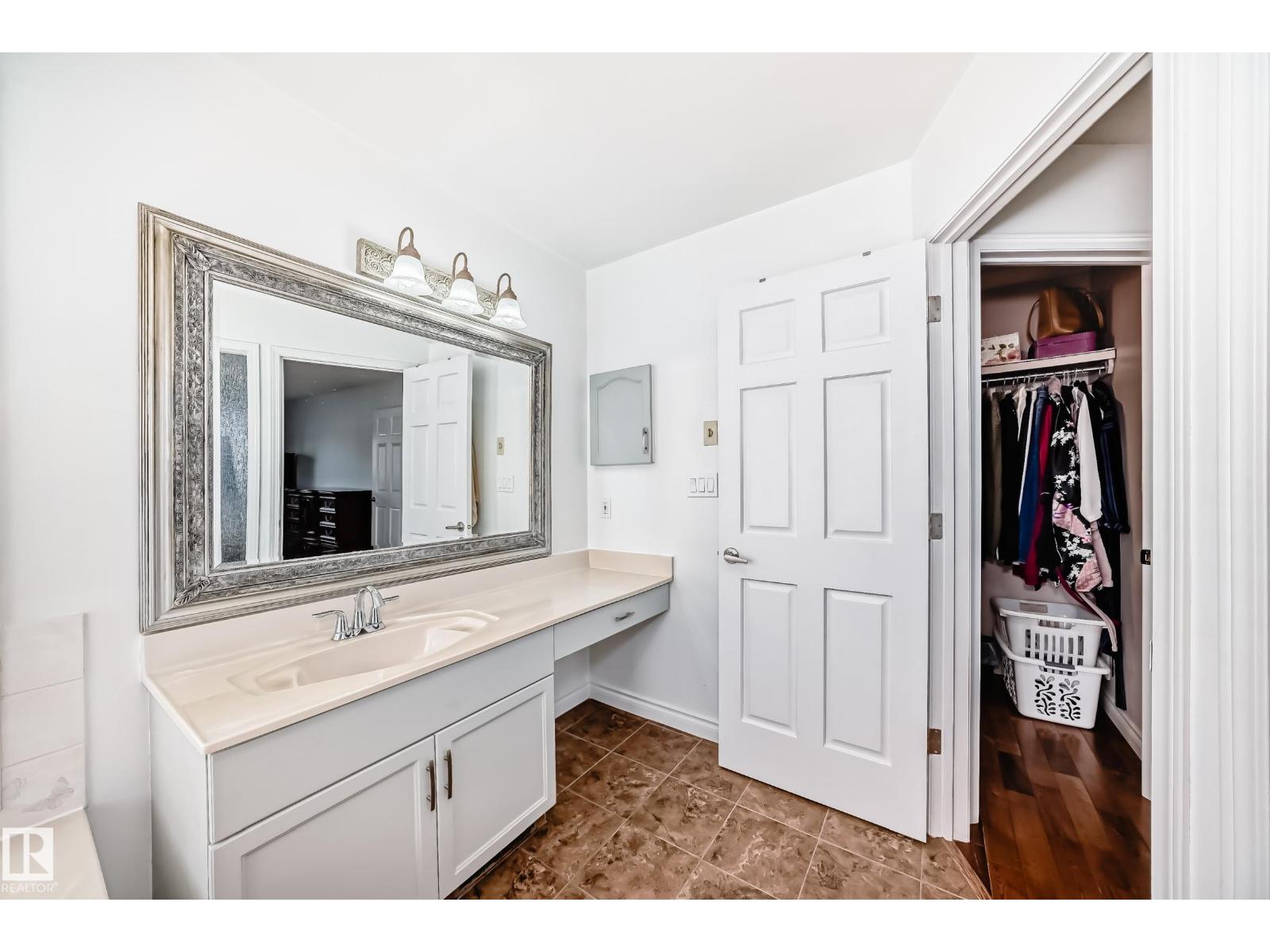 Photo 32 of 3155 36 Av Nw, Edmonton AB