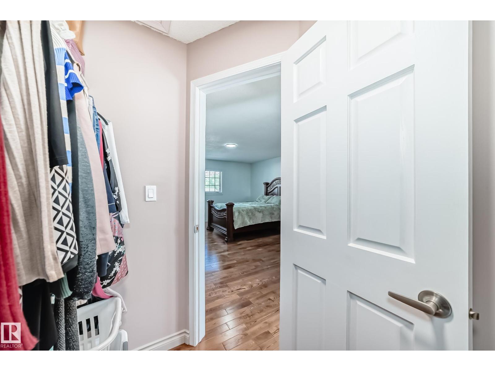 Photo 34 of 3155 36 Av Nw, Edmonton AB