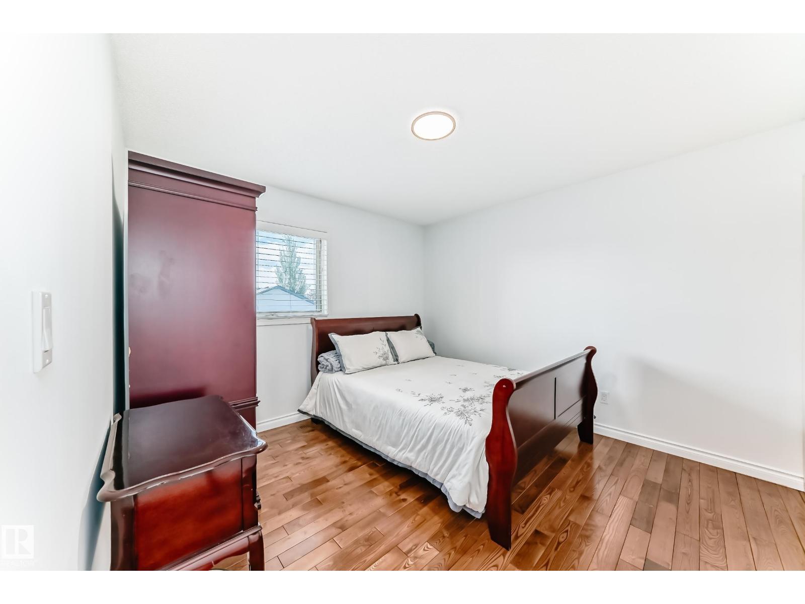 Photo 37 of 3155 36 Av Nw, Edmonton AB