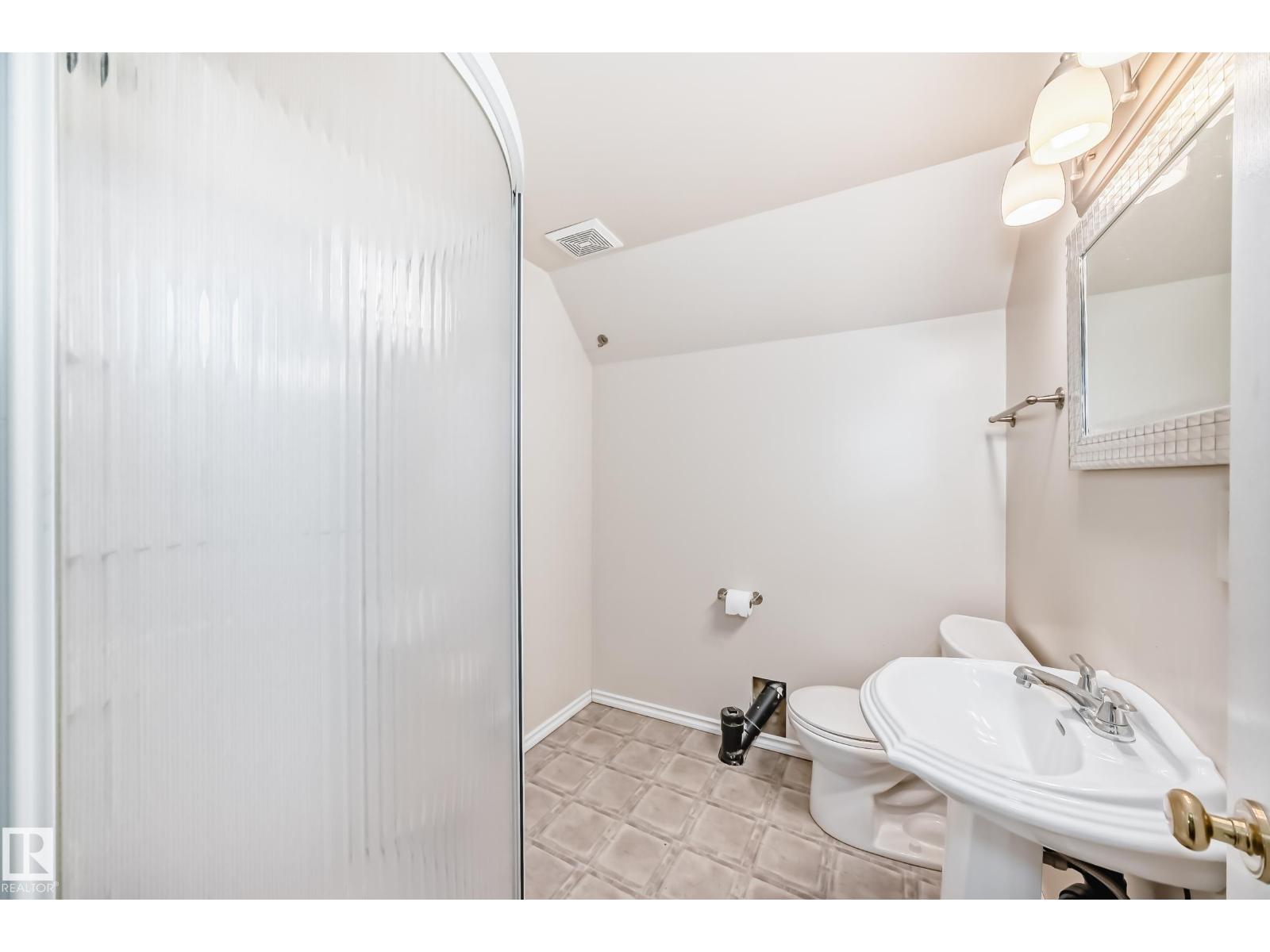 Photo 52 of 3155 36 Av Nw, Edmonton AB
