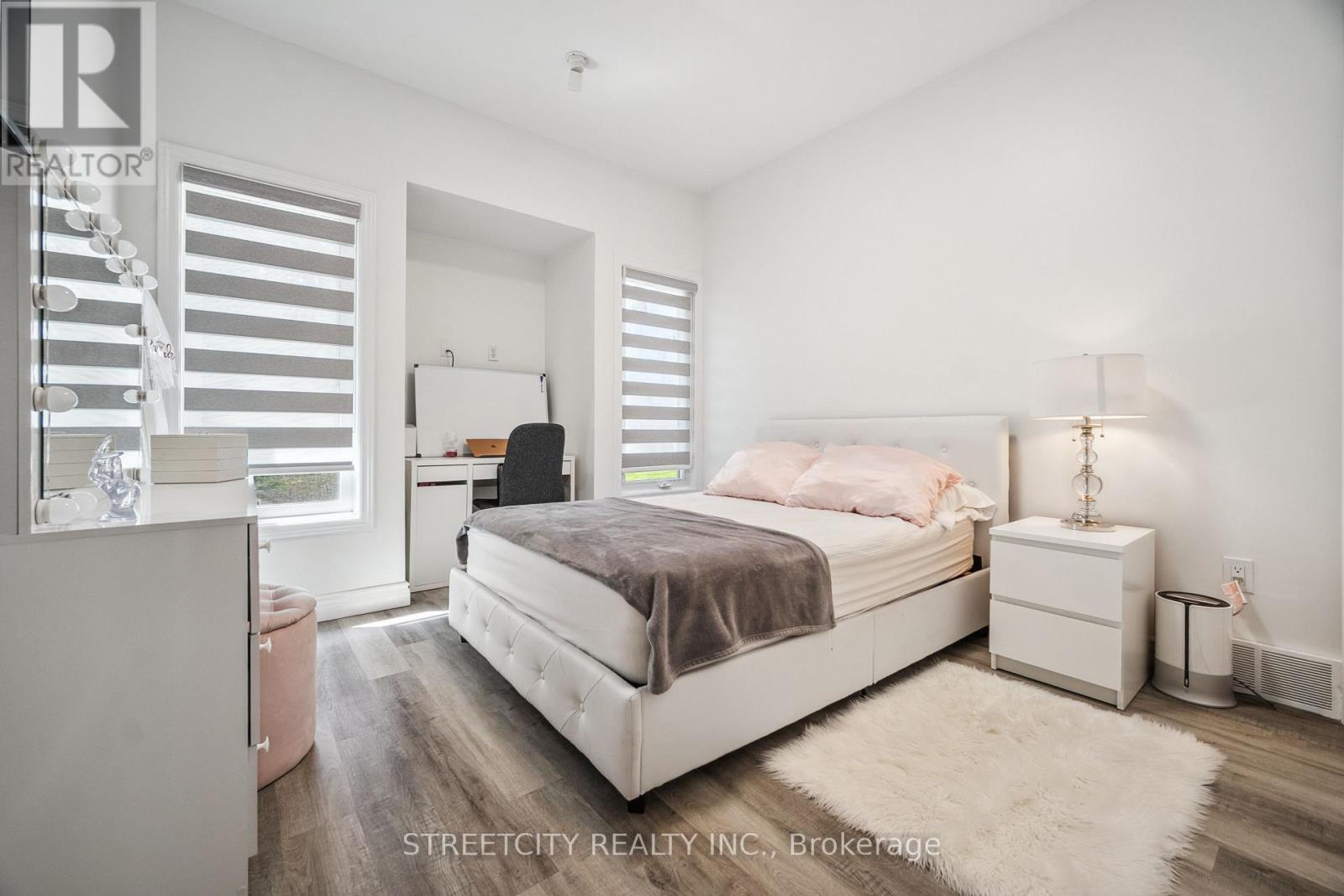 Photo 16 of 211 2025 Meadowgate Boulevard S, London South ON