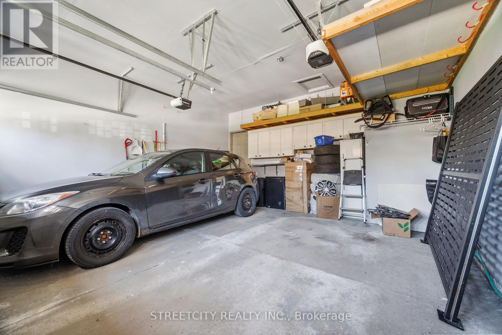 Photo 9 of 211 2025 Meadowgate Boulevard S, London South ON