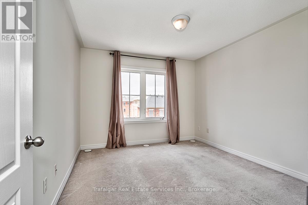 Photo 10 of 12 39 Hays Boulevard, Oakville ON