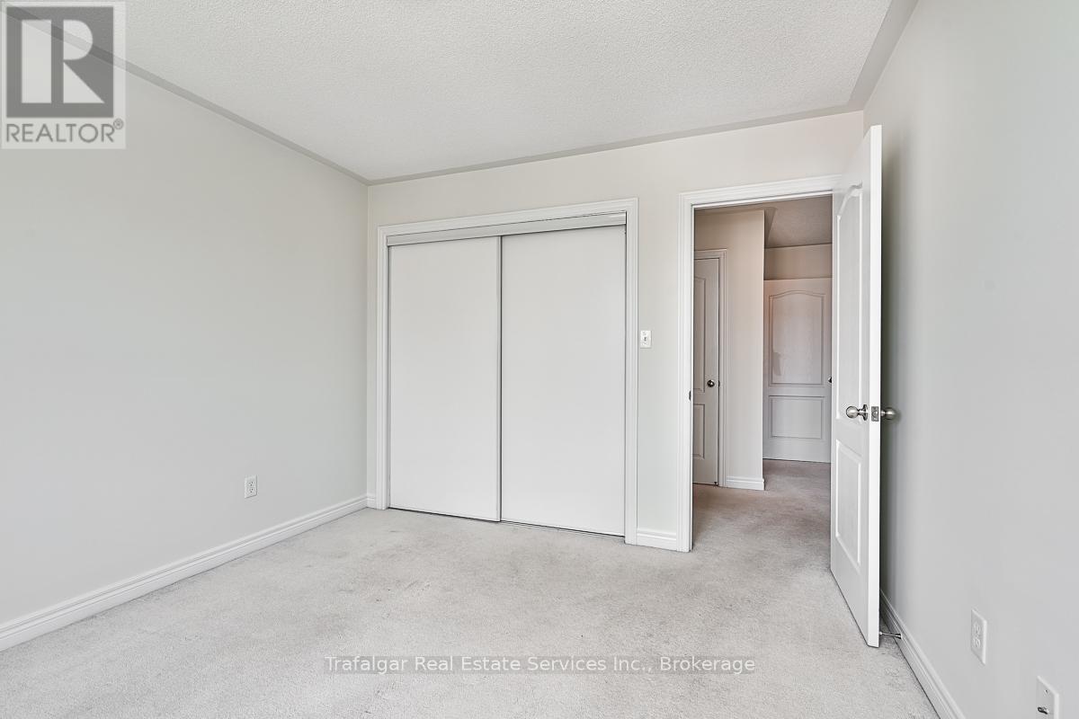 Photo 11 of 12 39 Hays Boulevard, Oakville ON