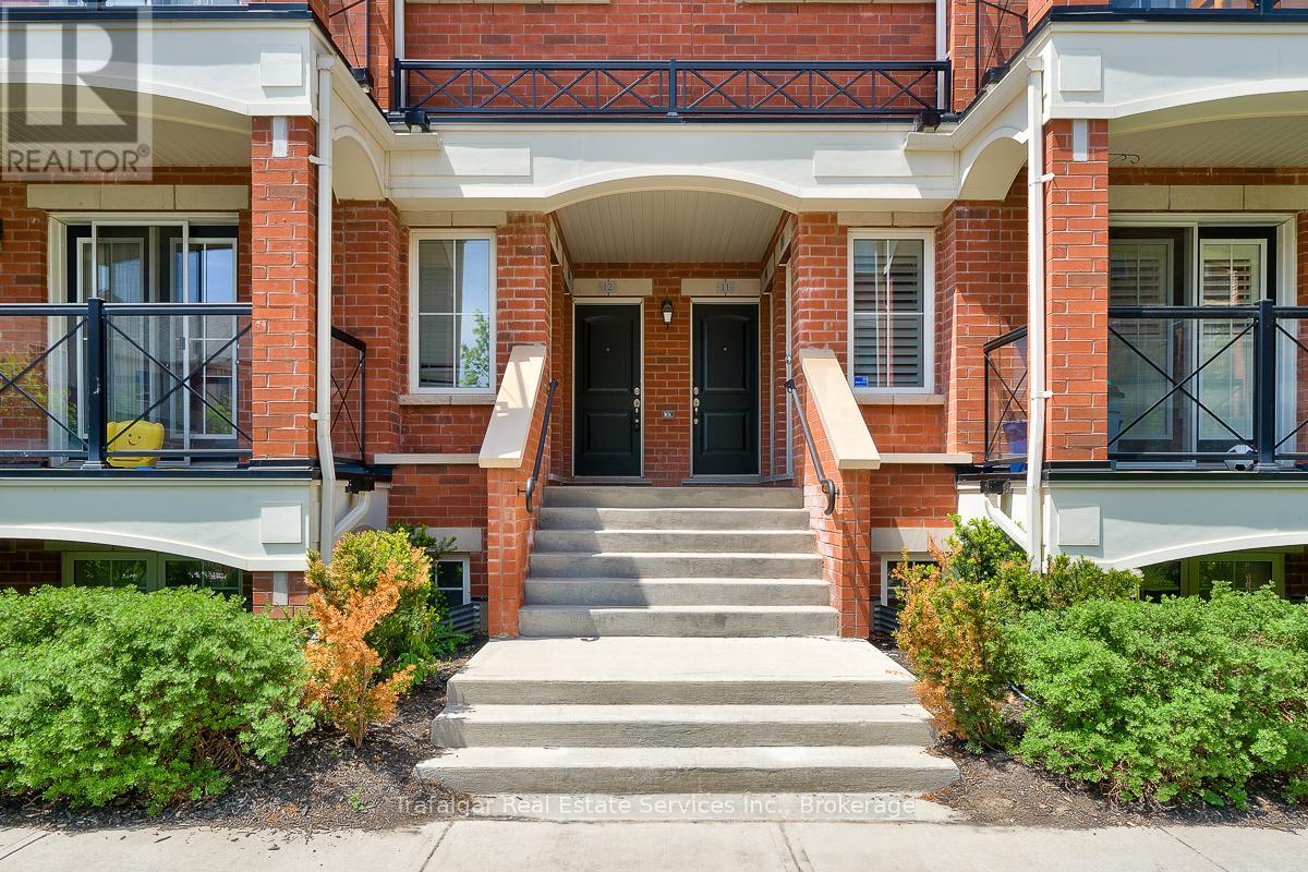 Photo 2 of 12 39 Hays Boulevard, Oakville ON