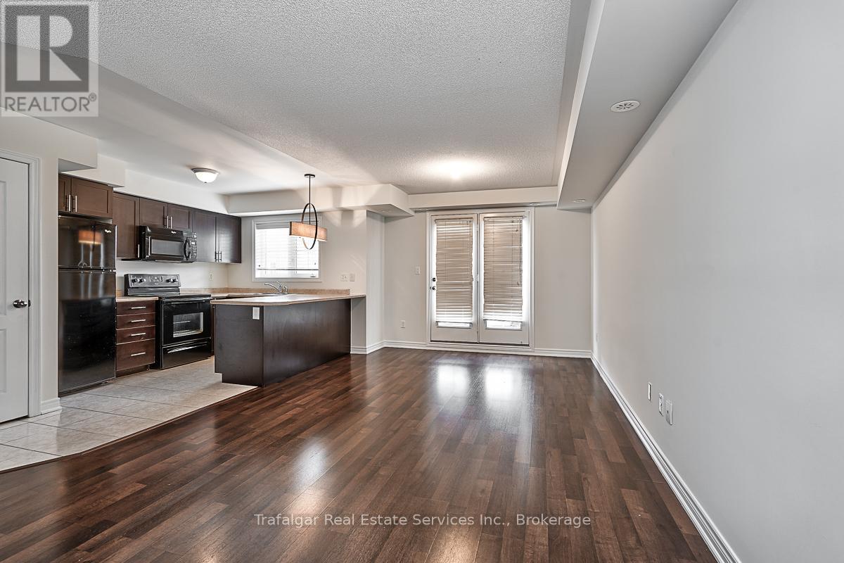 Photo 4 of 12 39 Hays Boulevard, Oakville ON