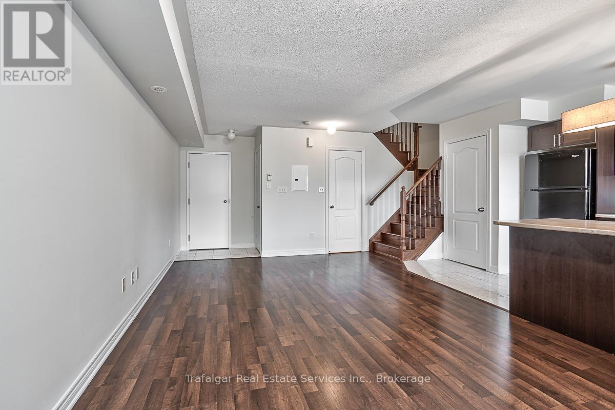Photo 5 of 12 39 Hays Boulevard, Oakville ON
