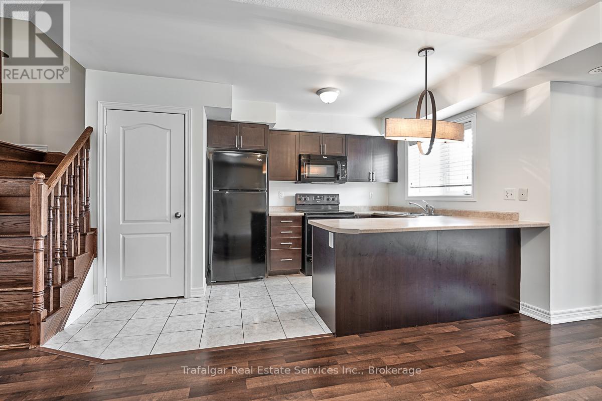 Photo 7 of 12 39 Hays Boulevard, Oakville ON