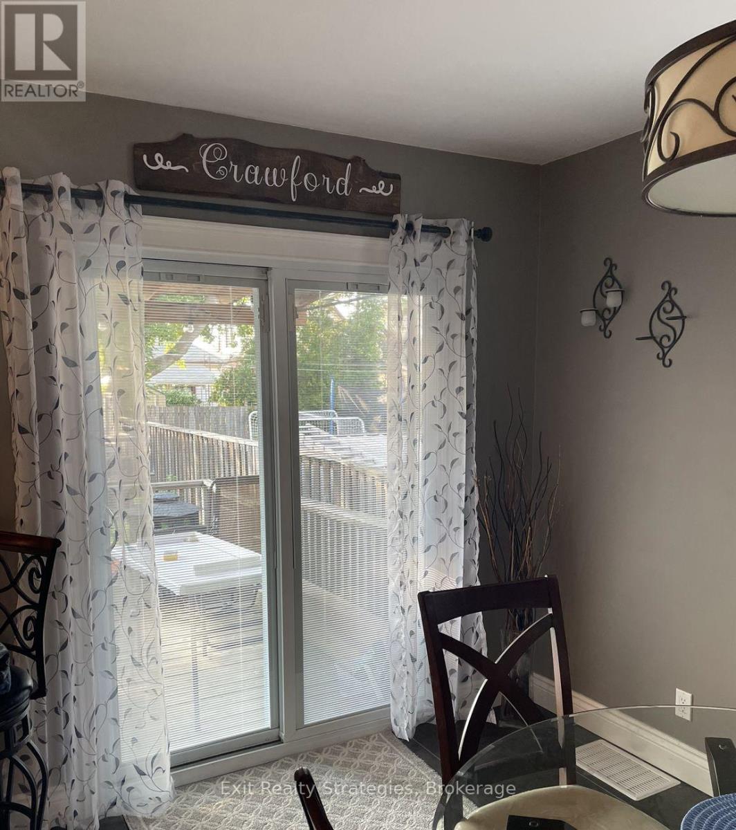 Photo 11 of 65 Tuxedo Avenue N, Hamilton ON