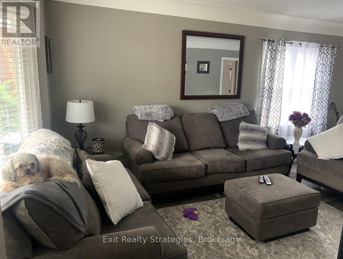 Photo 3 of 65 Tuxedo Avenue N, Hamilton ON