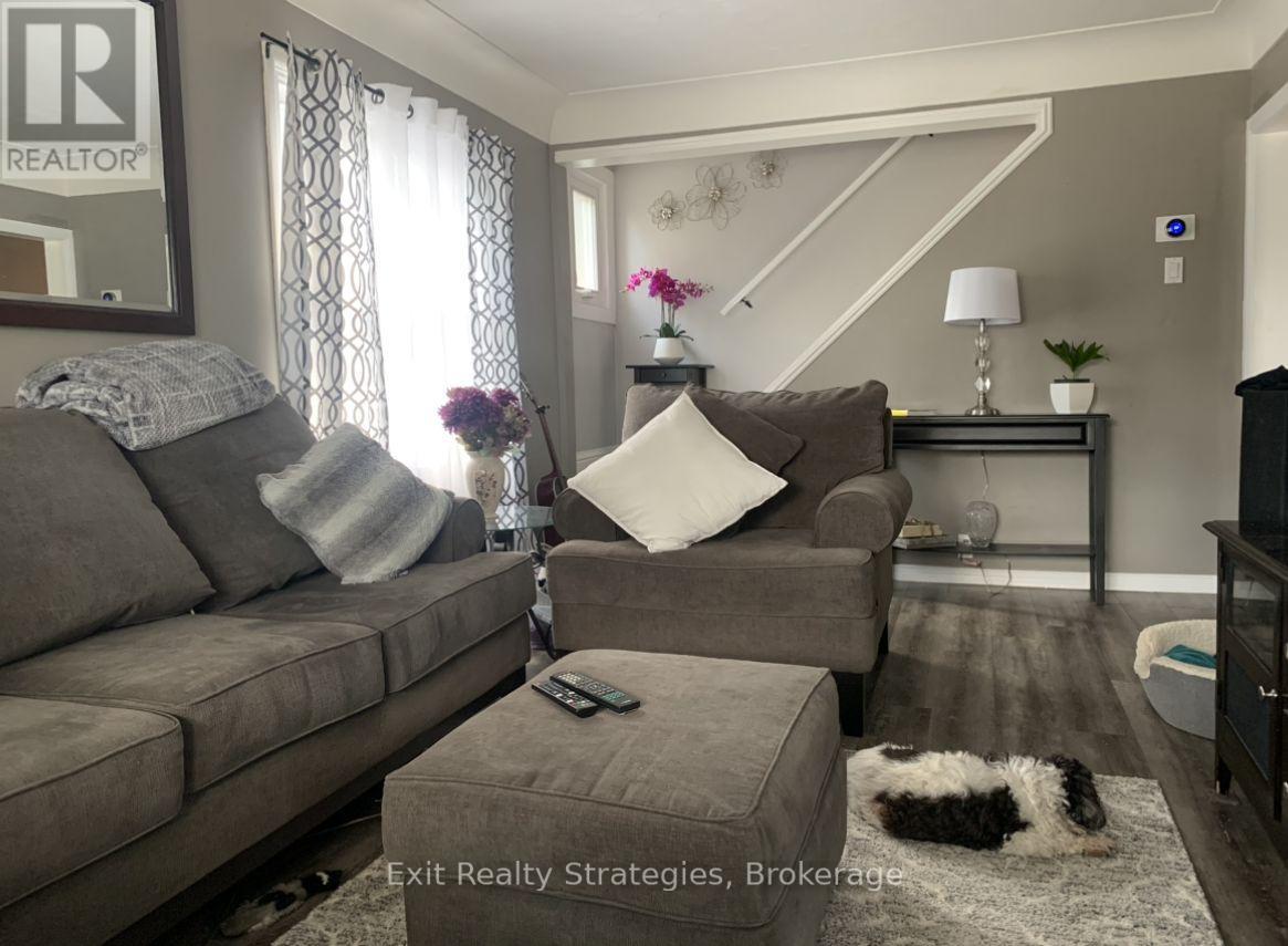 Photo 4 of 65 Tuxedo Avenue N, Hamilton ON