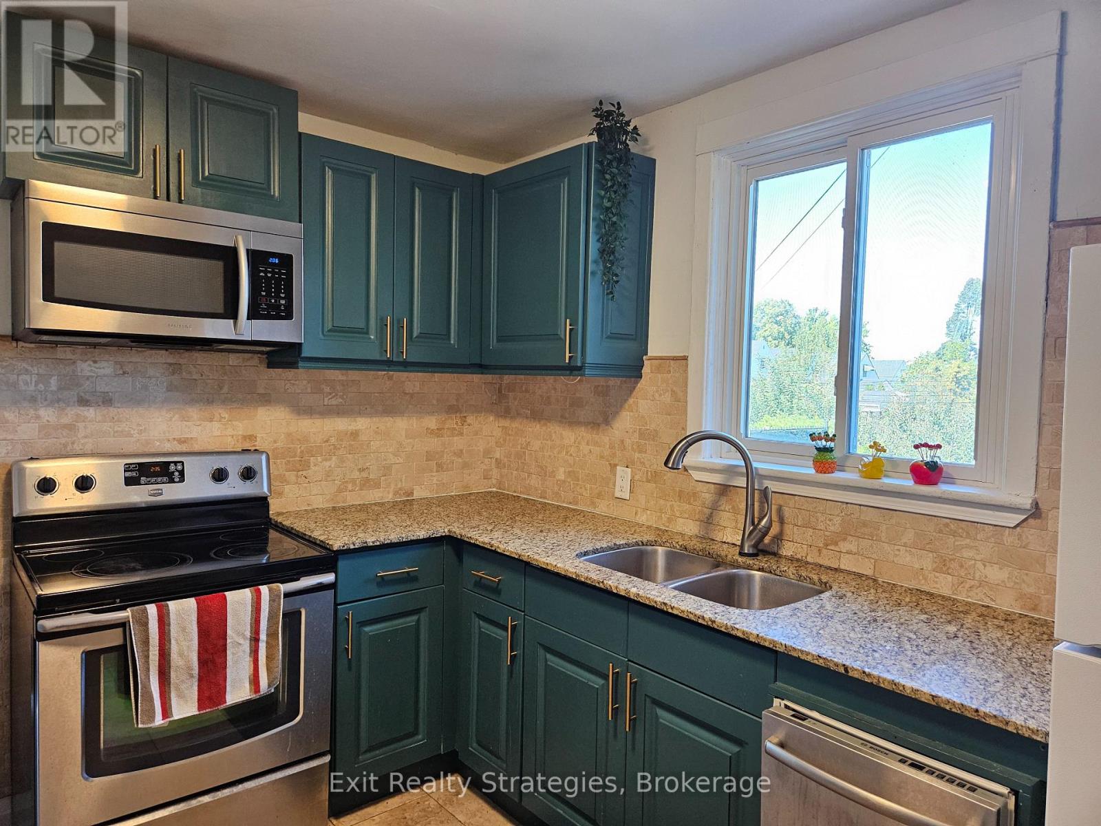 Photo 12 of 1709 King Street E, Hamilton ON