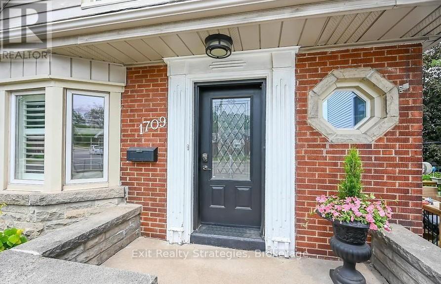 Photo 2 of 1709 King Street E, Hamilton ON