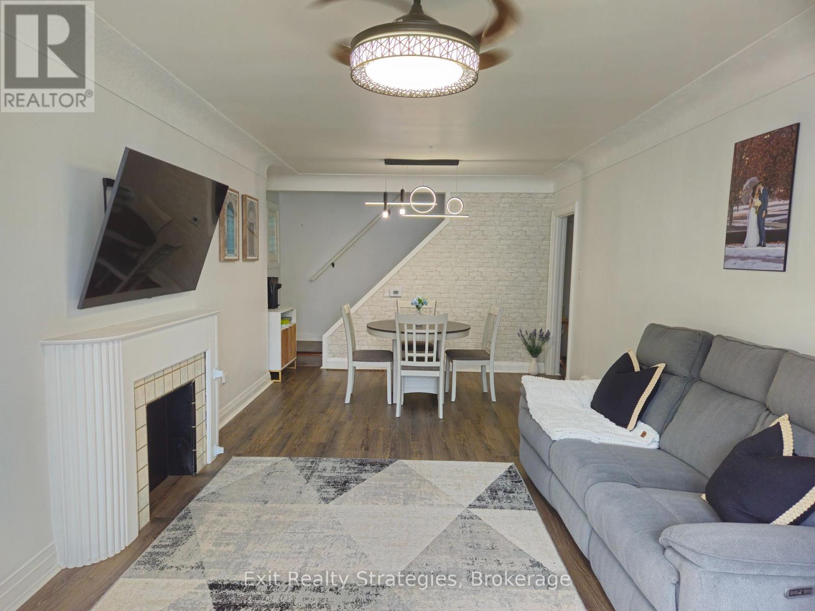 Photo 3 of 1709 King Street E, Hamilton ON