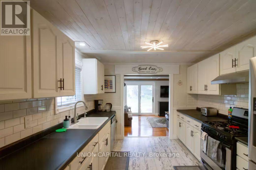 Photo 12 of 6 Bay Street, Prince Edward County ON