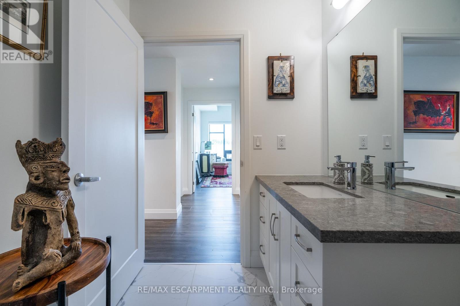 Photo 24 of 213 30 Hamilton Street S, Hamilton ON