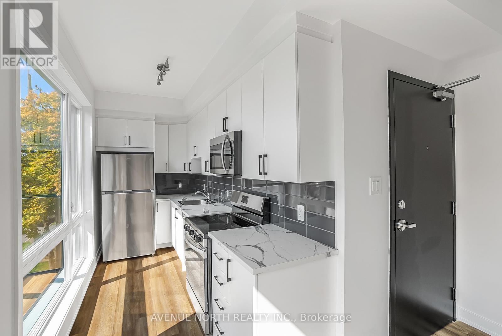 Photo 8 of 03 391 Dieppe Street, Ottawa ON