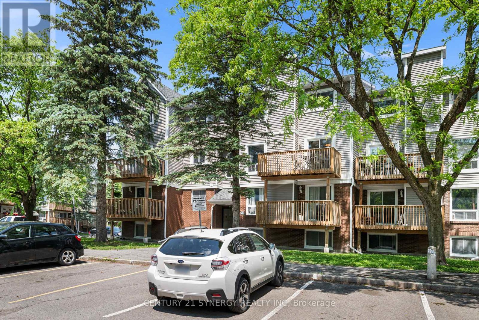 Photo 2 of 8 400 Fenerty Court, Ottawa ON