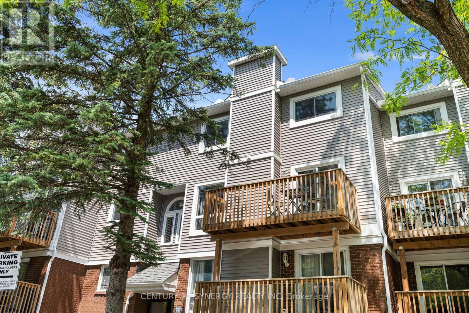 Photo 3 of 8 400 Fenerty Court, Ottawa ON